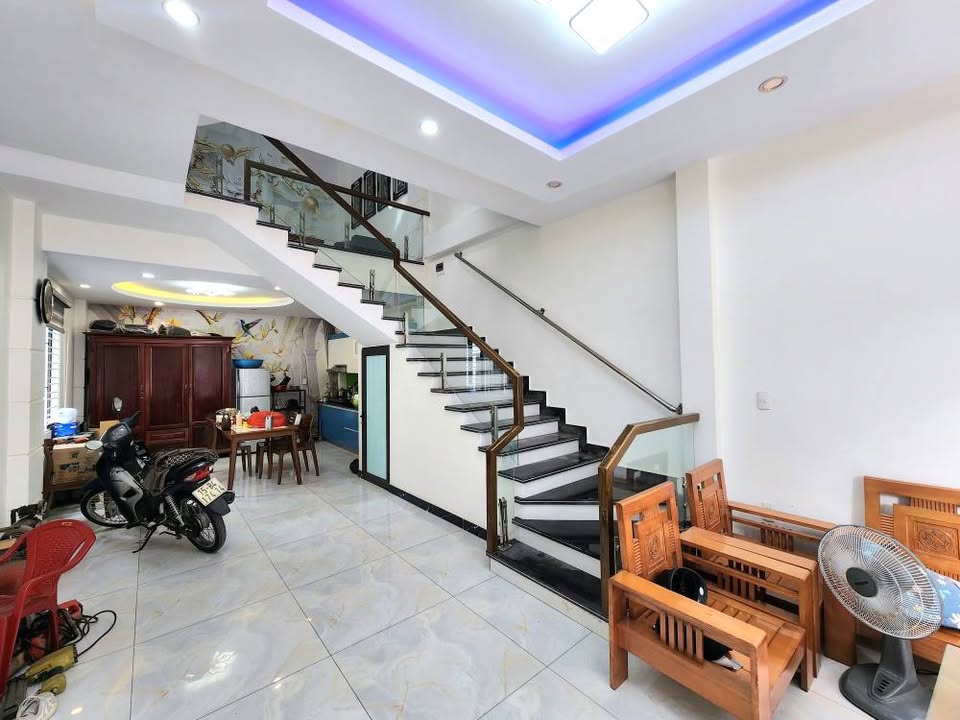 Nhà Độc Lập Dân Xây Lô Góc Đằng Hải 52m² giá 3.95 tỷ - Ô tô vào nhà, không gian thoáng đãng!