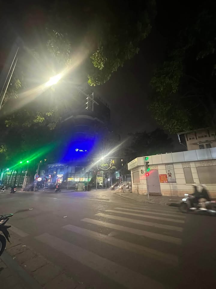 Bán đất tặng nhà 3 tầng mặt phố Lò Đúc 43m² giá chỉ 2x tỷ - Cơ hội vàng cho nhà đầu tư!