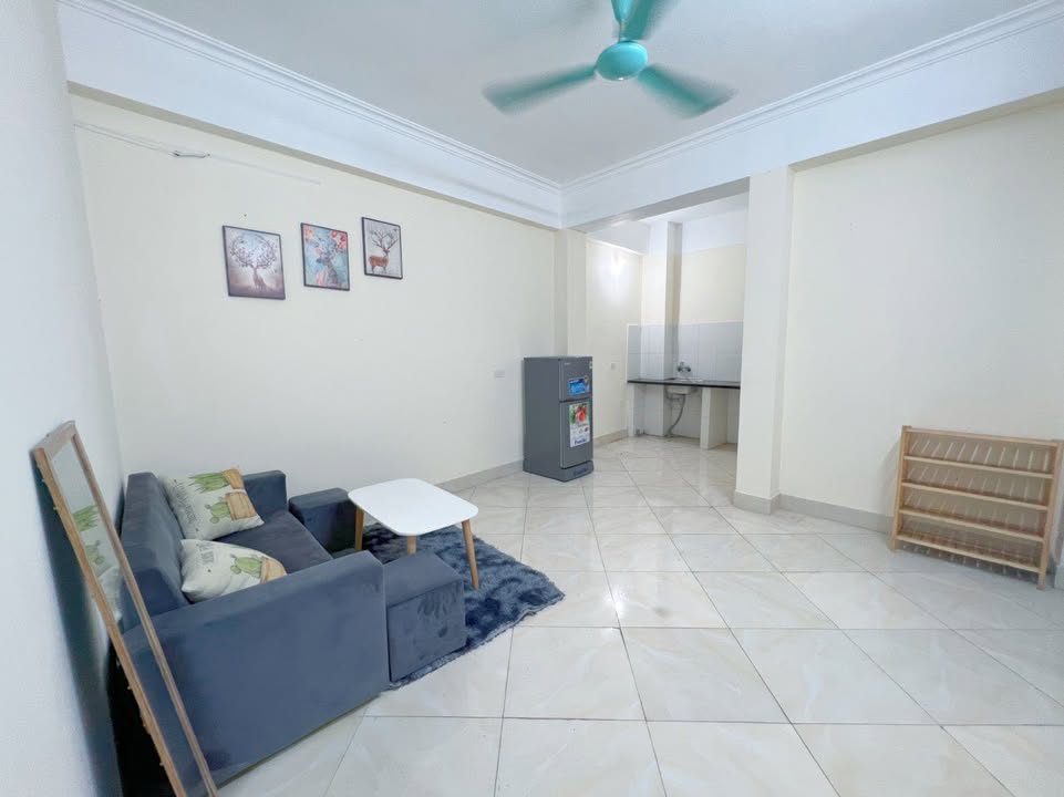 Căn hộ CCMN 250/51 Kim Giang 2PN giá 6 triệu - Đủ đồ, cửa sổ thoáng mát!