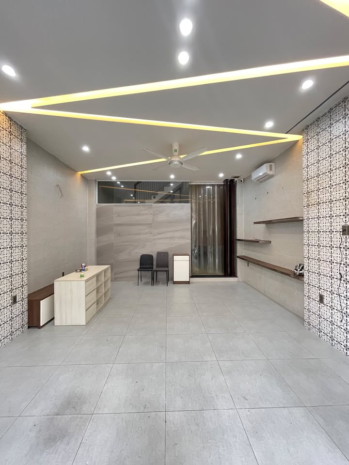 Nhà 3 tầng cho thuê tại Cù Chính Lan - Thanh Khê, Đà Nẵng 100m² chỉ 17 triệu/tháng