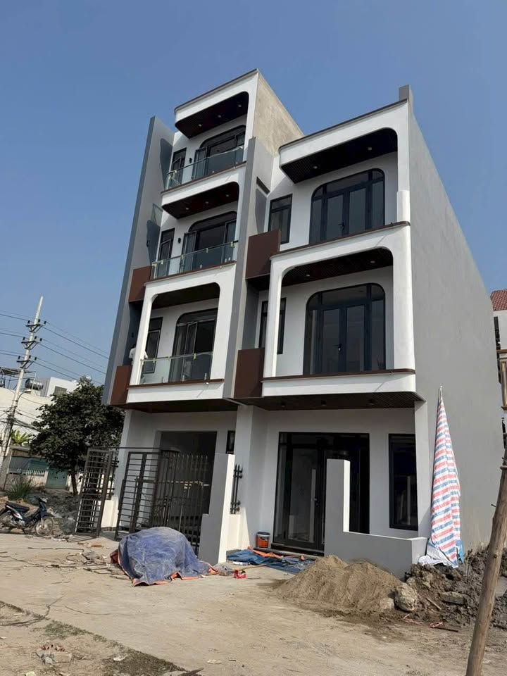 Nhà 4 tầng Cao Thắng Hạ Long 70m² giá 4 tỷ - Vị trí trung tâm thuận tiện!