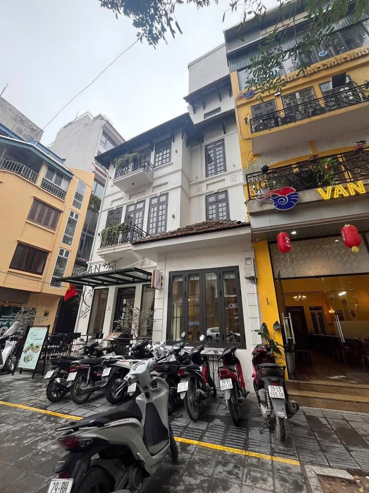 Nhà mặt phố Trạm Long Biên 125m² giá 45 triệu - Kinh doanh sầm uất ngay vị trí đắc địa!