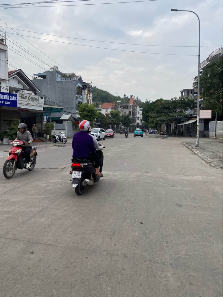 Nhà 4 tầng Bãi Muối, Hạ Long 55m² giá 6 tỷ - Cơ hội kinh doanh tuyệt vời!