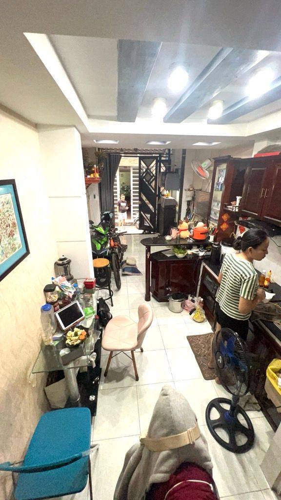 Nhà 4 tầng Nguyễn Thiện Thuật, quận 3, 18m² giá 6 tỷ - Nội thất đẹp, gần trung tâm!
