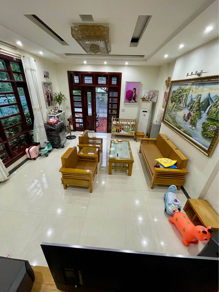 Nhà 3 tầng liền kề tại Cẩm Bình 300m² - Giá tốt, thương lượng ngay!