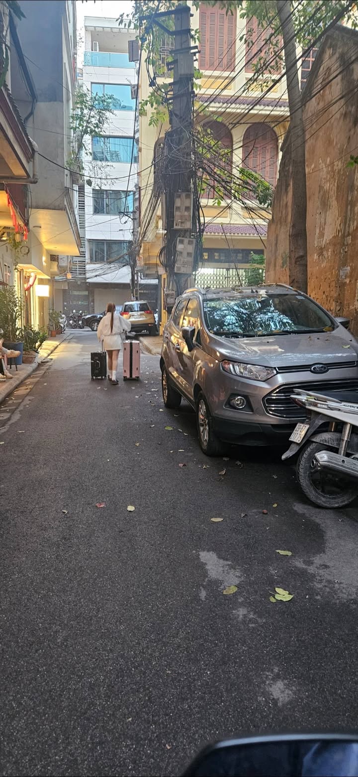 Nhà Ngọc Khánh 45m² giá 19 tỷ - Thiết kế hiện đại, ô tô tránh trước nhà!