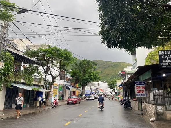 Nhà 2 tầng đường Dương Hiến Quyền, Nha Trang 165m² giá 18.15 tỷ - Vị trí kinh doanh sầm uất!