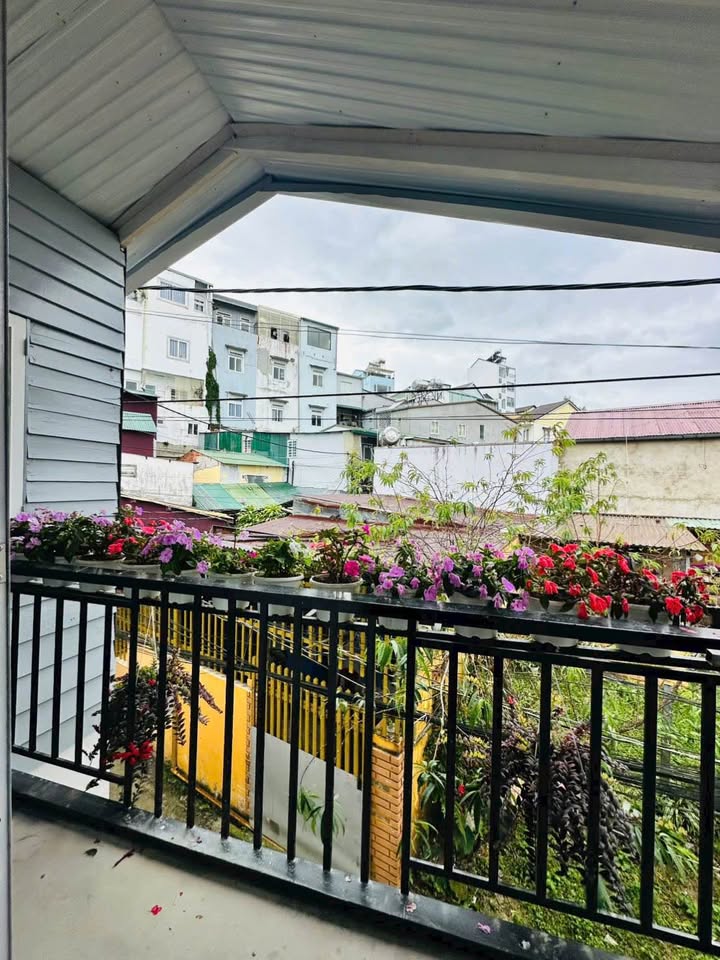 Nhà Huyền Trân, Đà Lạt 100m² giá 1.83 tỷ - Ô tô vào tận nhà!