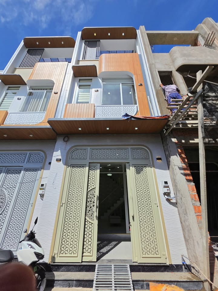 Nhà 1 trệt 2 lầu Hẻm 137 Hoàng Quốc Việt 46m² giá 3.45 tỷ - Sẵn sàng vào ở!