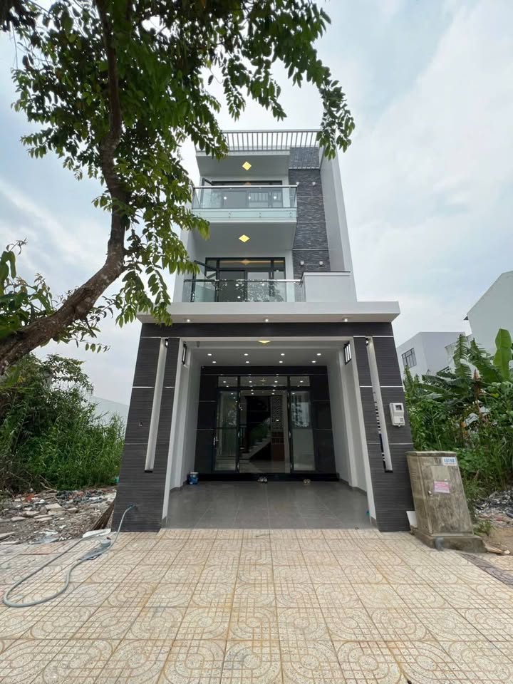 Nhà 1 trệt 2 lầu Khu dân cư Văn Hóa Tây Đô 100m² giá 6 tỷ - Sân đỗ ô tô thoáng đãng!