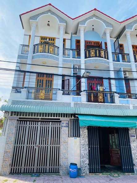 Nhà cho thuê mặt tiền Trần Hưng Đạo, Dĩ An 180m² giá 10 triệu - Hợp đồng lâu dài!