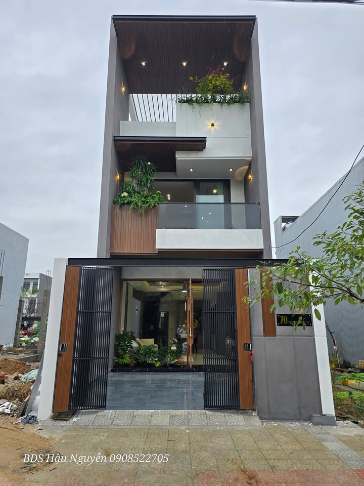 Nhà bán Đường Thanh Lương, Hòa Xuân, 100m² chỉ 8.6 tỷ - Full nội thất cao cấp!