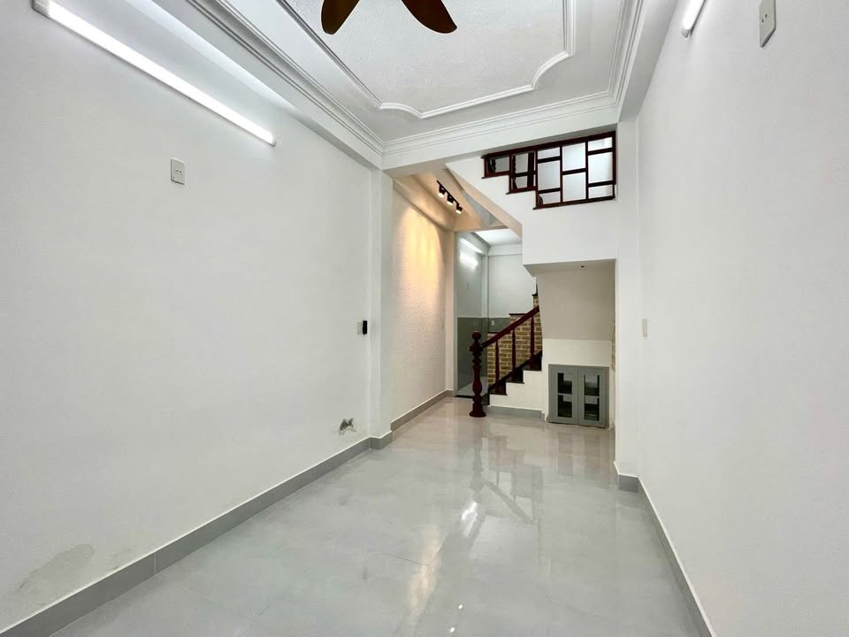 Nhà 3 tầng Lê Đình Dương, Hải Châu, Đà Nẵng 32m² giá 4,62 tỷ - Vị trí đắc địa, vào ở ngay!