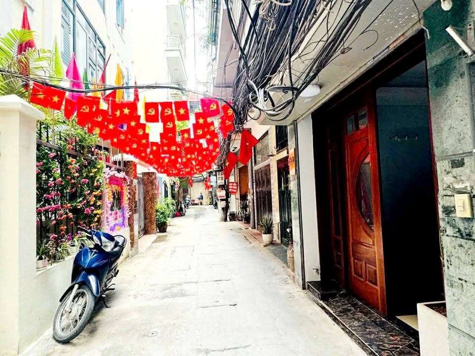 Nhà mặt ngõ Đội Cấn, Ba Đình 32m² giá 10.8 tỷ - Thiết kế hiện đại, ở ngay!