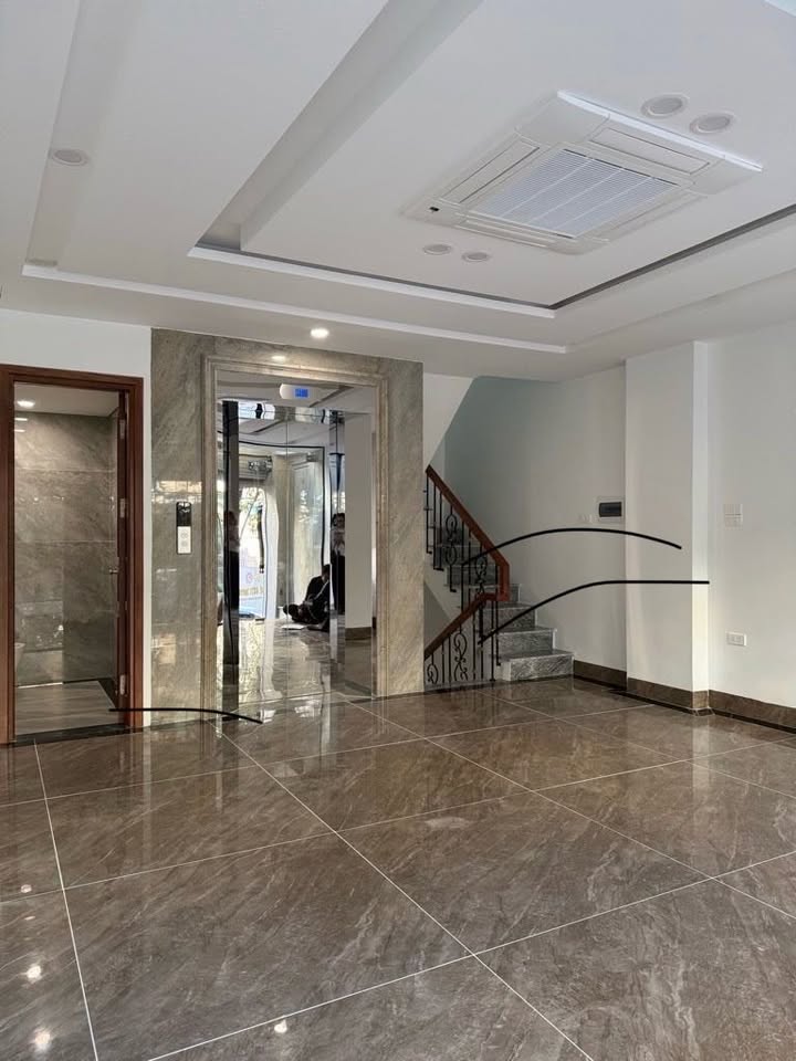 Nhà mặt phố Đội Cấn, Ba Đình 50m² giá 39 tỷ - Thiết kế thông sàn lý tưởng cho kinh doanh!