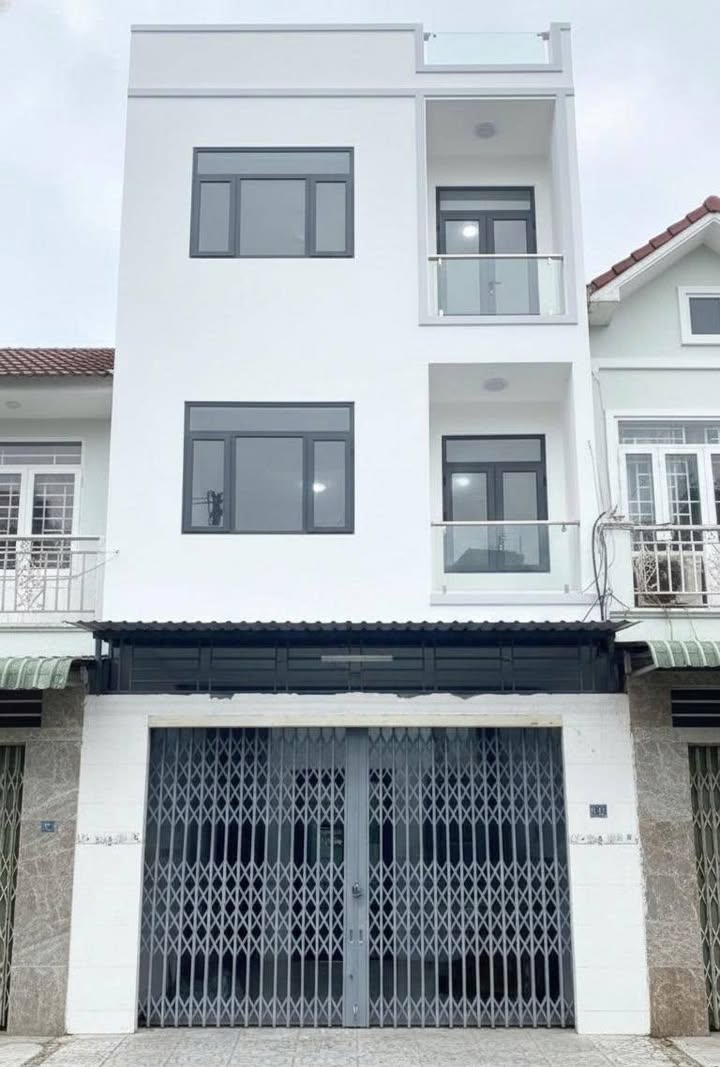 Nhà riêng Q11 32m² giá 4 tỷ - Gần Đầm Sen, chính chủ bán gấp!