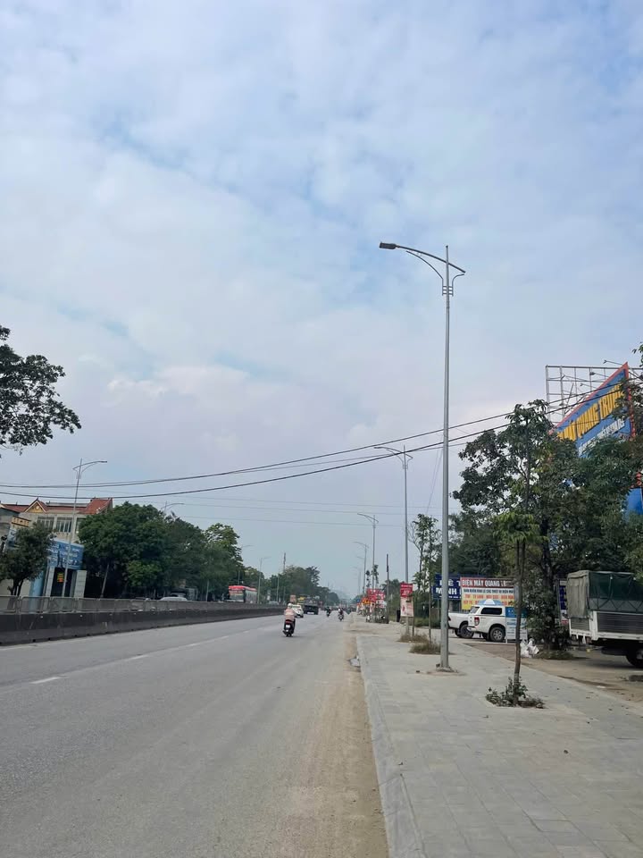 Bán đất + Nhà xưởng kinh doanh Trục chính QL 1A, Tân Phong, Thanh Hóa, 180m² - Vị trí siêu đẹp, giá tốt!