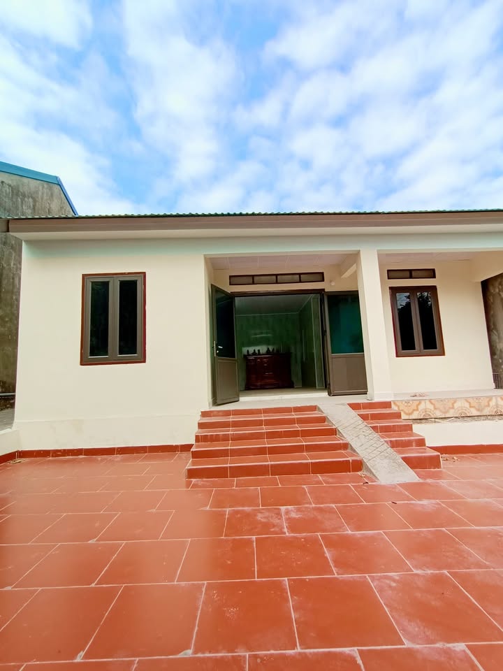 Nhà cấp 4 Cẩm Thịnh 162m² giá 1.3 tỷ - Hướng Đông Bắc, 2 mặt tiền thoáng mát!