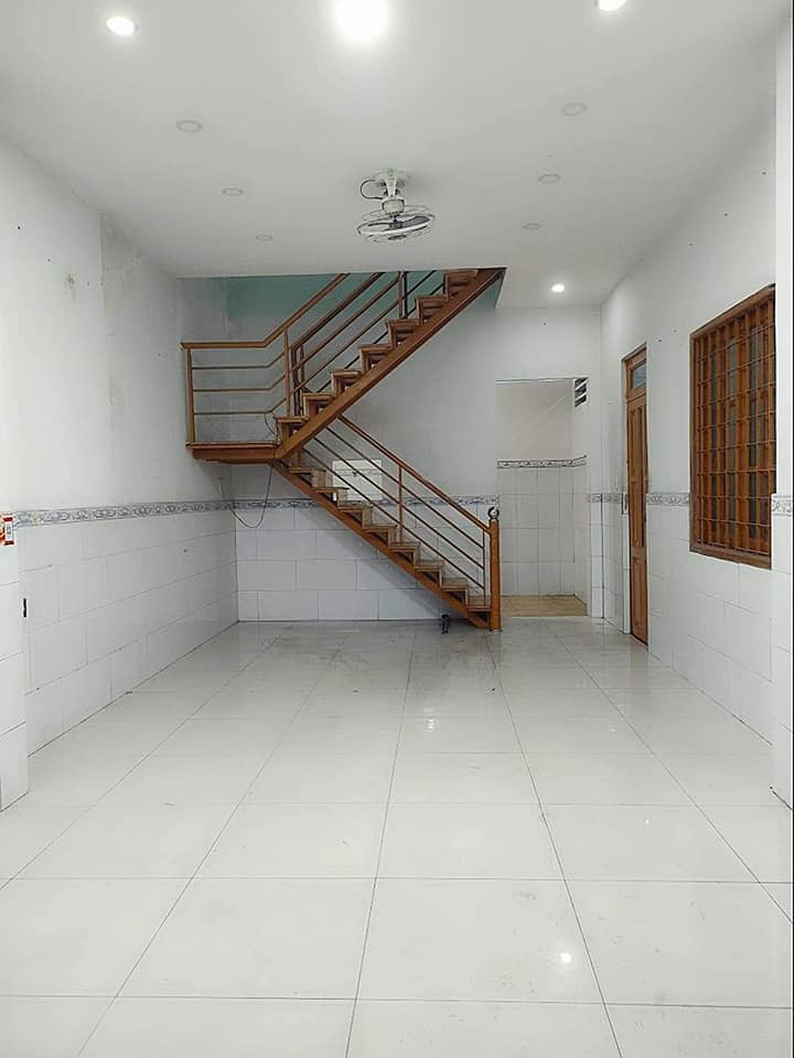 Nhà cho thuê mặt tiền đường Nguyễn Hiền, Dĩ An 3PN giá 5 triệu - Tiện ích đầy đủ!