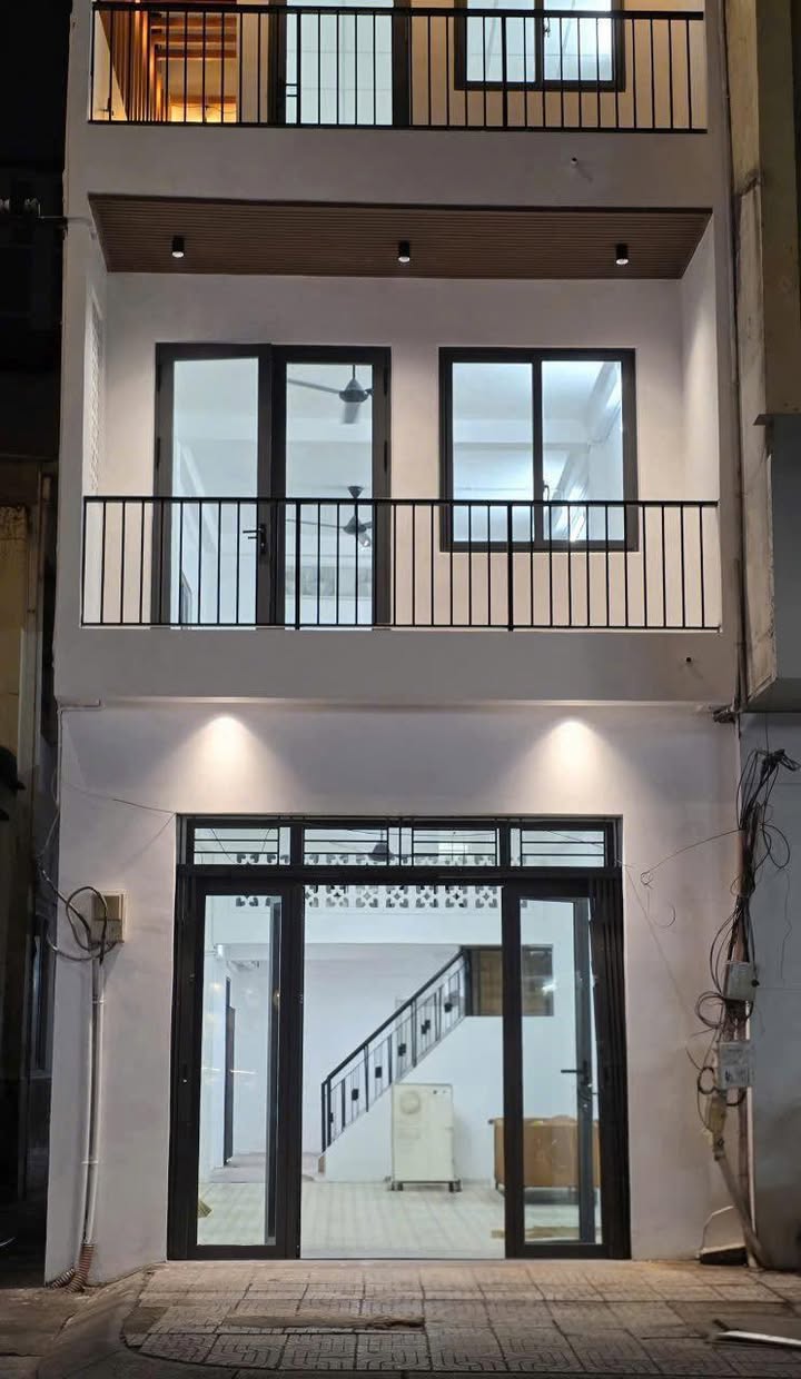 FrontHouse mặt tiền Cách Mạng Tháng 8, Q3 50m² - Vị trí đắc địa, an ninh tốt!