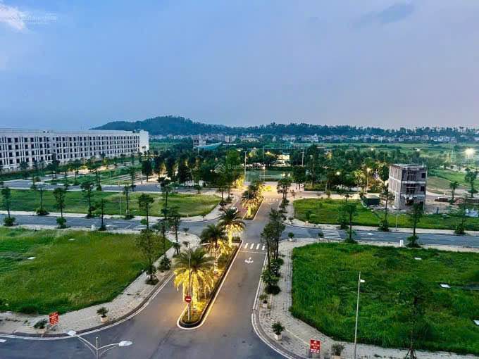 Đất nền lô góc 2 mặt tiền Amdi Green Việt Đoàn 94m² giá 4 tỷ - Cơ hội đầu tư tuyệt vời!