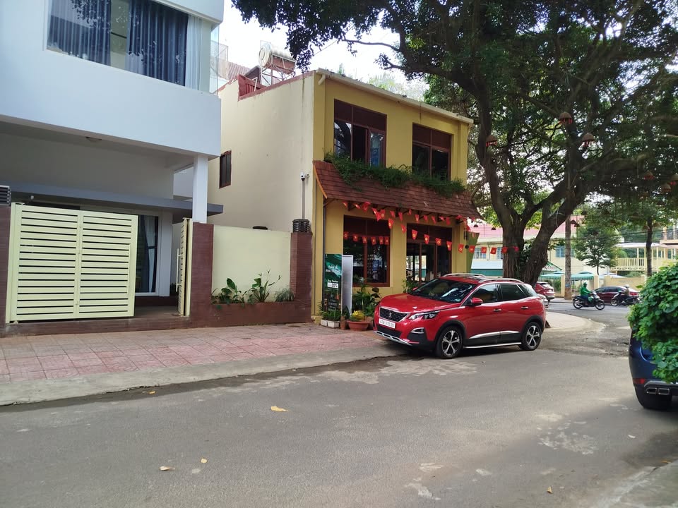 Nhà phố 3 tầng Trần Nhật Duật, Buôn Ma Thuột 75m² giá 9.4 tỷ - Kinh doanh thuận lợi!
