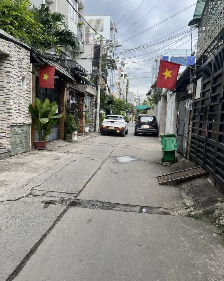 Nhà phố Bùi Đình Tuý, Bình Thạnh 110m² giá 11 tỷ - Hẻm ô tô tránh nhau thoải mái!