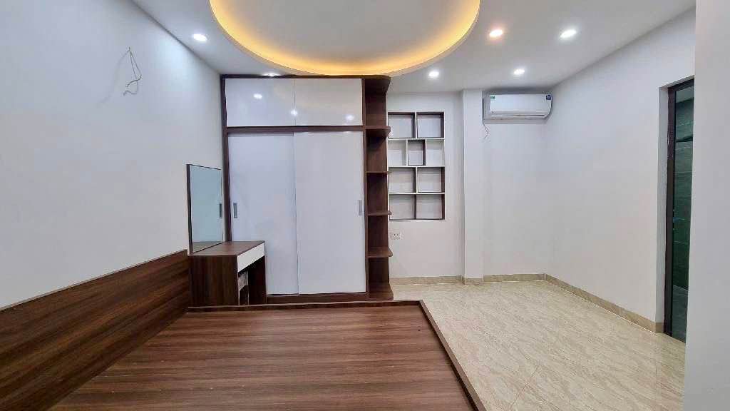 Nhà riêng 4 tầng Trương Định 30m² giá 6.3 tỷ - Sân cổng riêng, gần trường đại học!