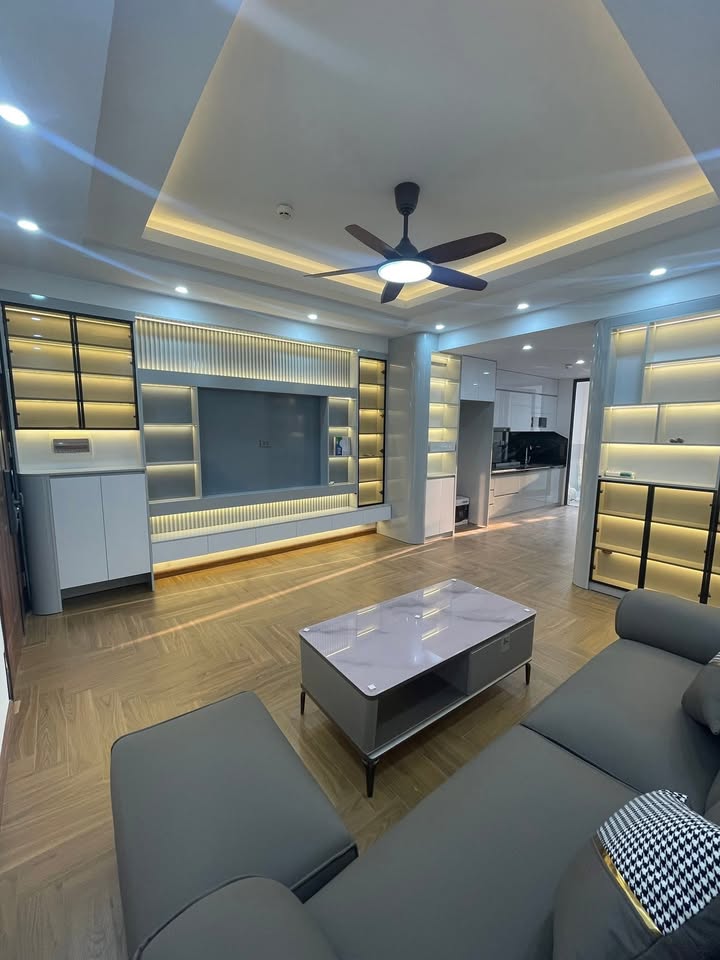 Căn hộ 3PN, 2VS Tòa 30T Nam Trung Yên 76m² - Bán gấp trong tháng!