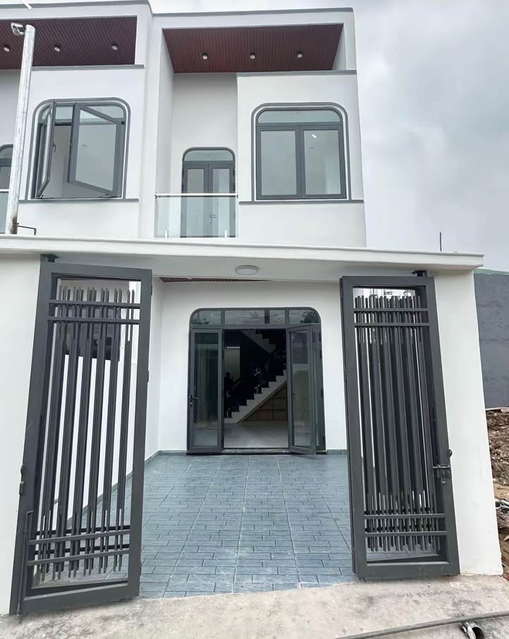 Nhà phố Tân Hiệp 86m² giá 1.8 tỷ - Dân cư đông đúc, gần chợ!