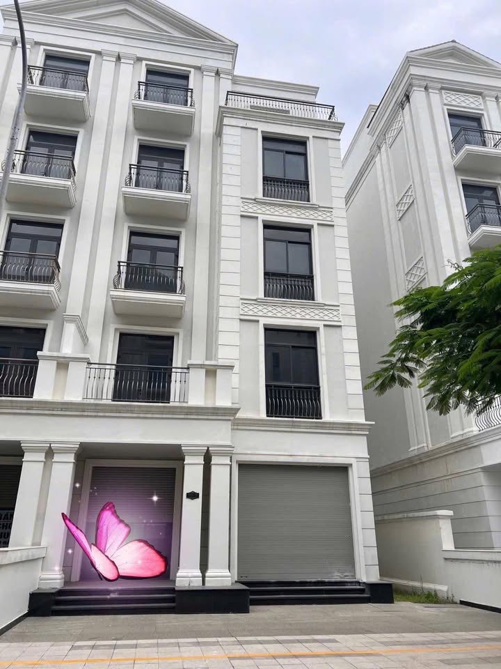 Biệt thự liền kề Vinhomes Nguyễn Xiển, Thủ Đức - 5 tầng, 898m² - Cho thuê giá 30 triệu