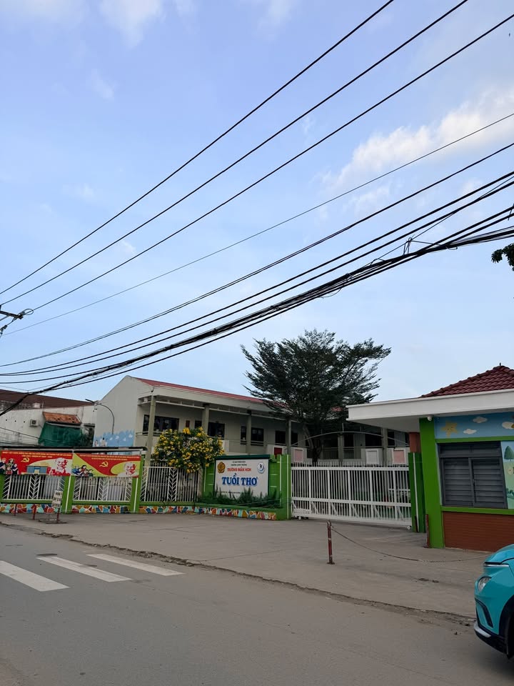 Nhà cấp 4 hẻm xe hơi Phú Hữu 100m² giá 5.2 tỷ - Sẵn sàng ở ngay!