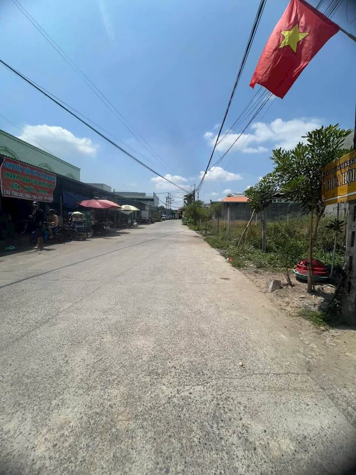 Đất nền chính chủ Bến Lức 175m² giá 2.4 tỷ - Sẵn sàng giao dịch ngay!