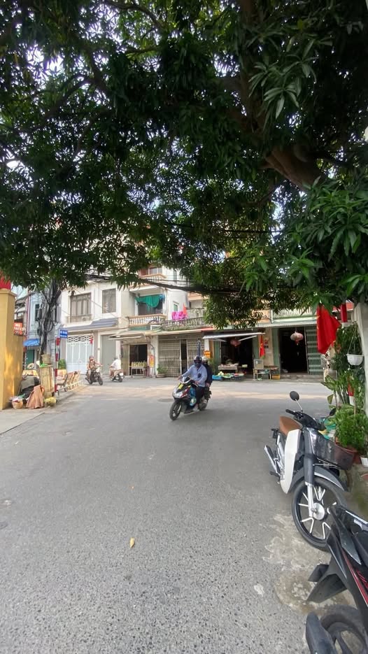 Nhà phố Ngọc Thụy Long Biên 40m² giá 10.9 tỷ - An ninh tốt, dân trí cao!