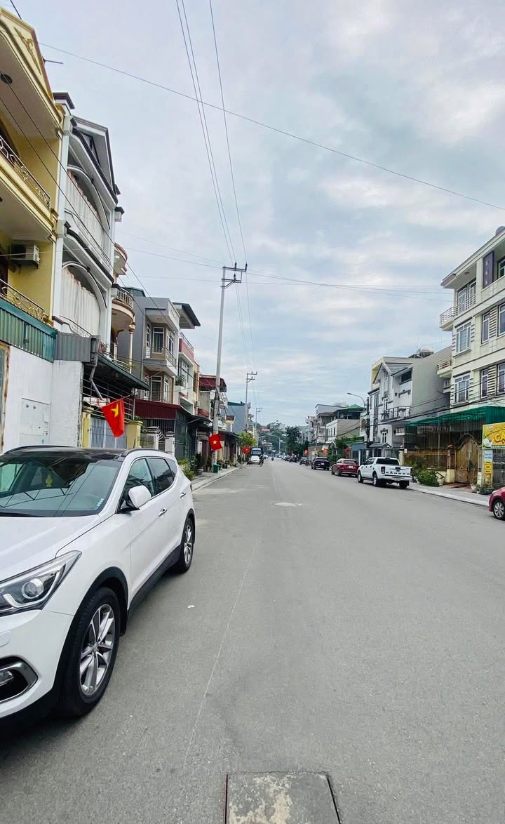 Nhà Mặt Đường Yết Kiêu Hạ Long 130m² giá 4 tỷ - Kinh doanh tốt, sổ đỏ chính chủ!