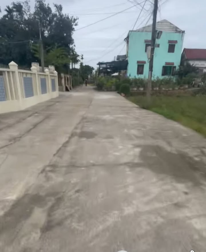 Đất nền liền kề tại thị trấn Nam Phước 50m² - Đường thông ô tô, giá thương lượng!