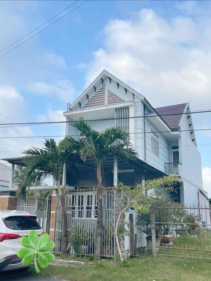 Nhà lầu 2 tầng Phường Hòa Hiệp Nam 240m² giá 2.7 tỷ - Vị trí trung tâm thuận lợi!