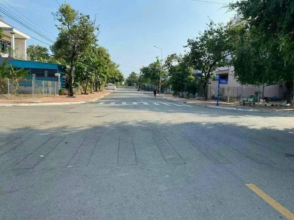 Đất nền góc Phan Bội Châu, Long Tâm, 125m² - Giá chỉ 4.2 tỷ, Sổ hồng chính chủ!
