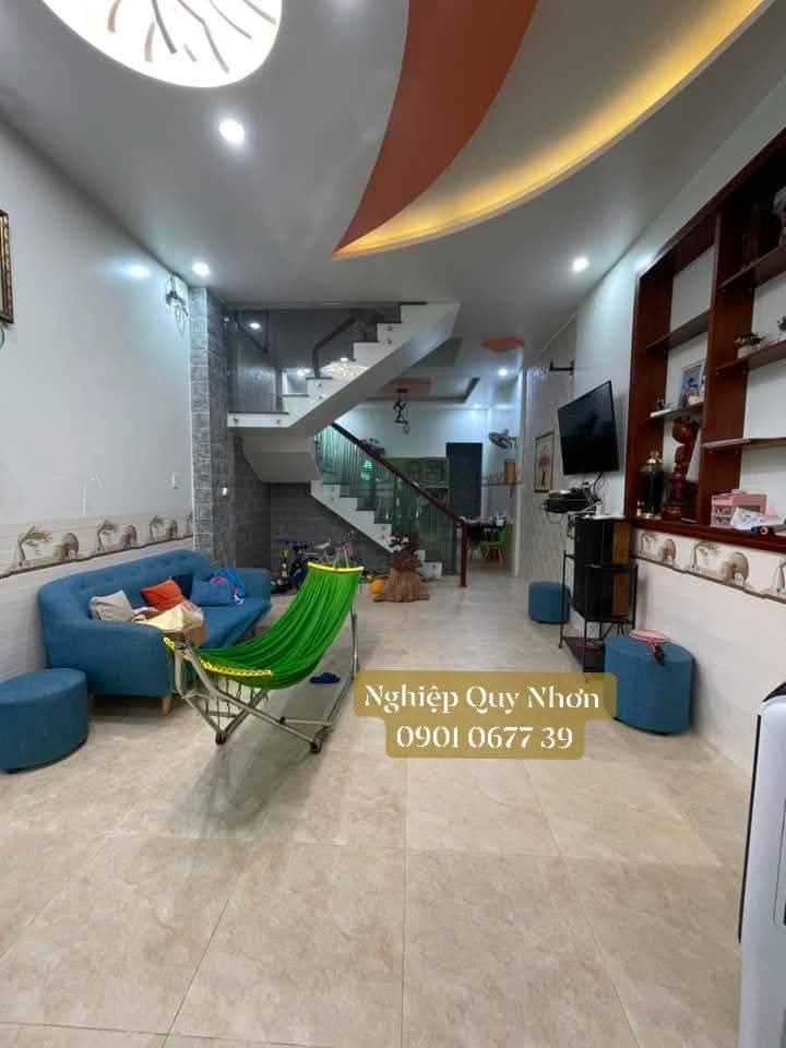 Nhà mặt tiền Nguyễn Văn Cừ 63m² giá 7 tỷ - Kinh doanh thuận lợi!