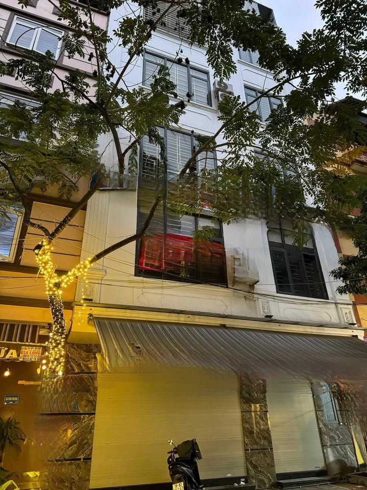 Nhà 5,5 tầng full nội thất cho thuê tại Yên Phúc, 40m² giá thỏa thuận - Kinh doanh mọi loại hình!