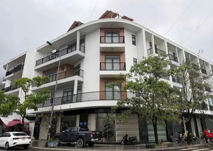 Nhà 4 tầng ôm góc 2 mặt tiền đường Hoài Thanh, Tuy Phước, 103m² giá 10 tỷ - Cơ hội đầu tư tuyệt vời!