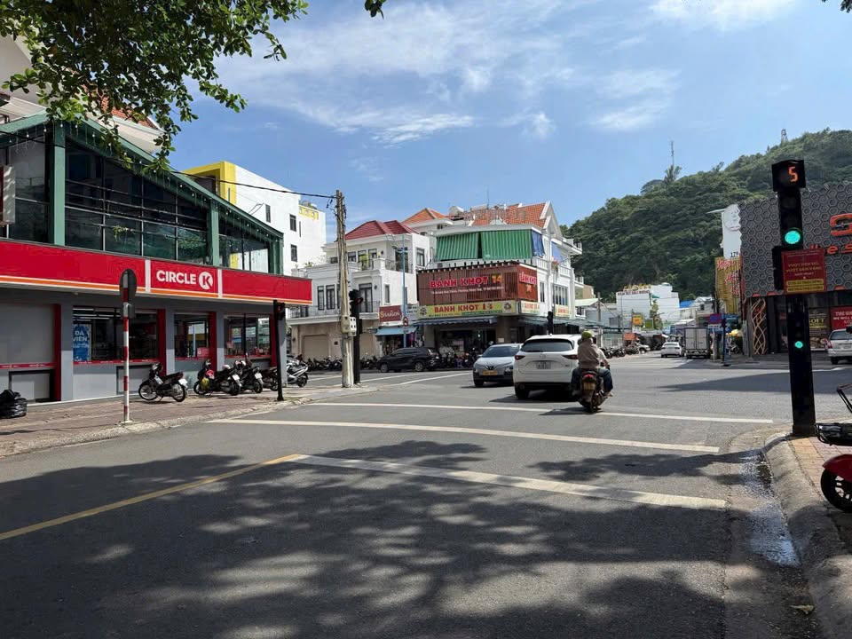 Bán nhà Mặt Tiền đường Trương Công Định, Vũng Tàu 69m² giá 10.5 tỷ - Vị trí kinh doanh đắc địa!