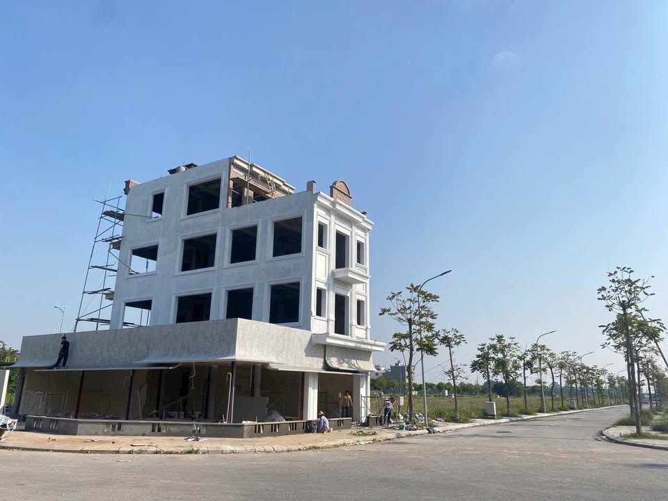 Shophouse Bắc Đầm Vạc Vĩnh Yên 120m² giá 6.72 tỷ - View biệt thự thoáng đãng!