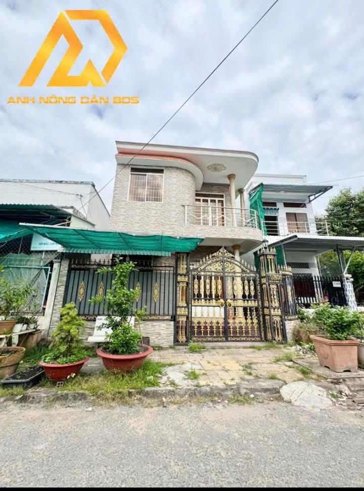 Nhà hẻm 62 đường Nguyễn Chí Thanh, Vĩnh Long 108m² giá 2.3 tỷ - Vị trí đẹp, dân cư đông đúc!