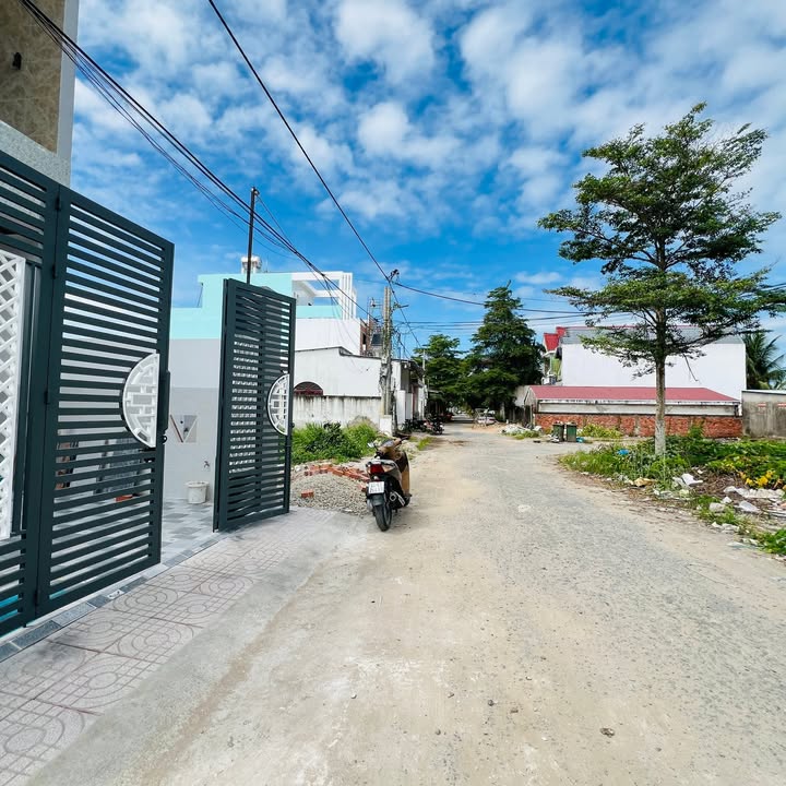 Nhà 1 Trệt 1 Lầu Tại Phường Tân Hạnh, Vĩnh Long 102m² giá 2.7 tỷ - Thiết kế hiện đại, sẵn ở ngay!