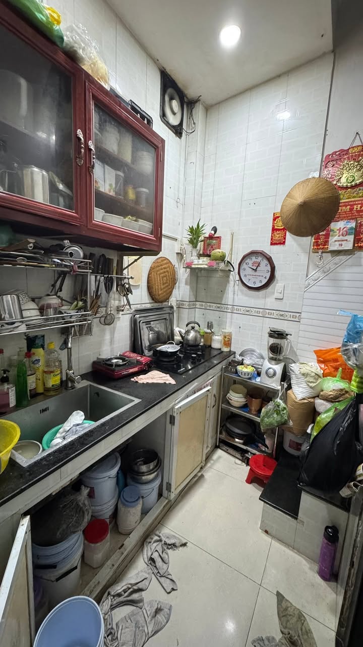 Nhà 4 Lầu Mặt Tiền Đoàn Văn Bơ 28m² giá 5 tỷ - Đầu tư sinh lời ngay!