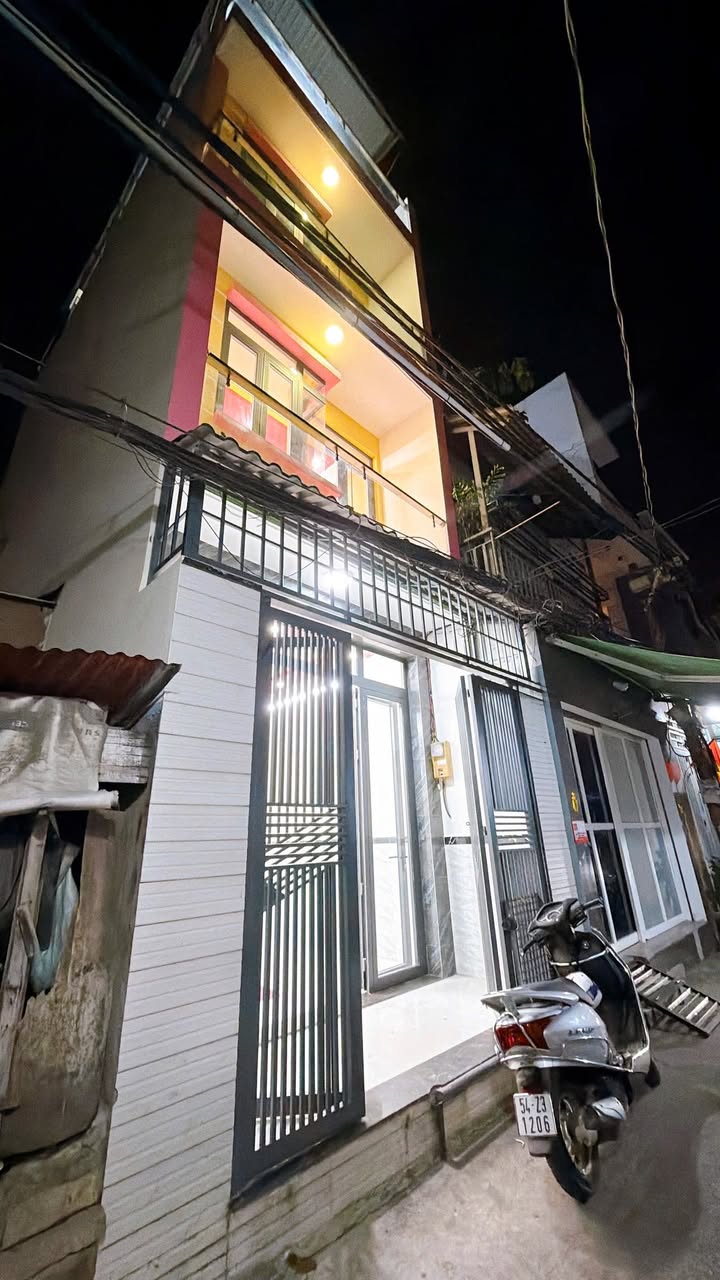 Nhà cho thuê mới 100% tại Quận 4 - 4 tầng, 4 phòng ngủ chỉ 19 triệu/tháng!