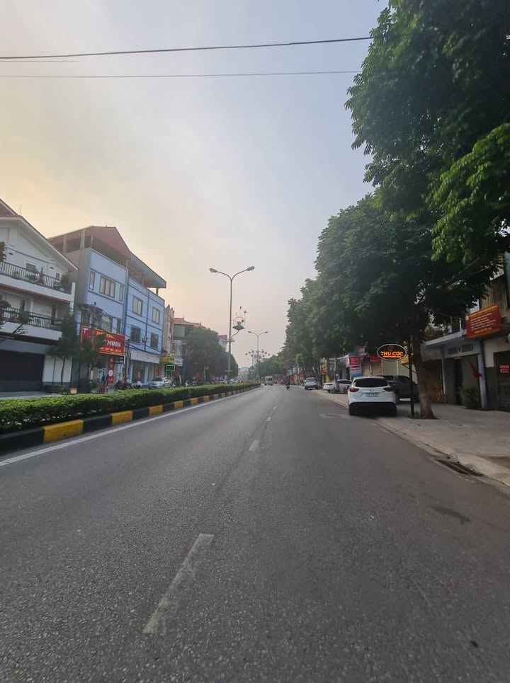 Nhà 4 tầng đường Mê Linh, Liên Bảo, Vĩnh Yên 168m² - Vị trí kinh doanh đắc địa!