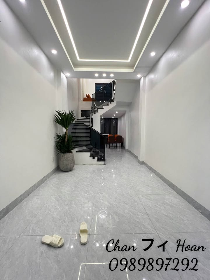 Nhà 4,5 tầng Lê Hồng Phong 40m² giá 2.05 tỷ - Sẵn sàng vào ở!