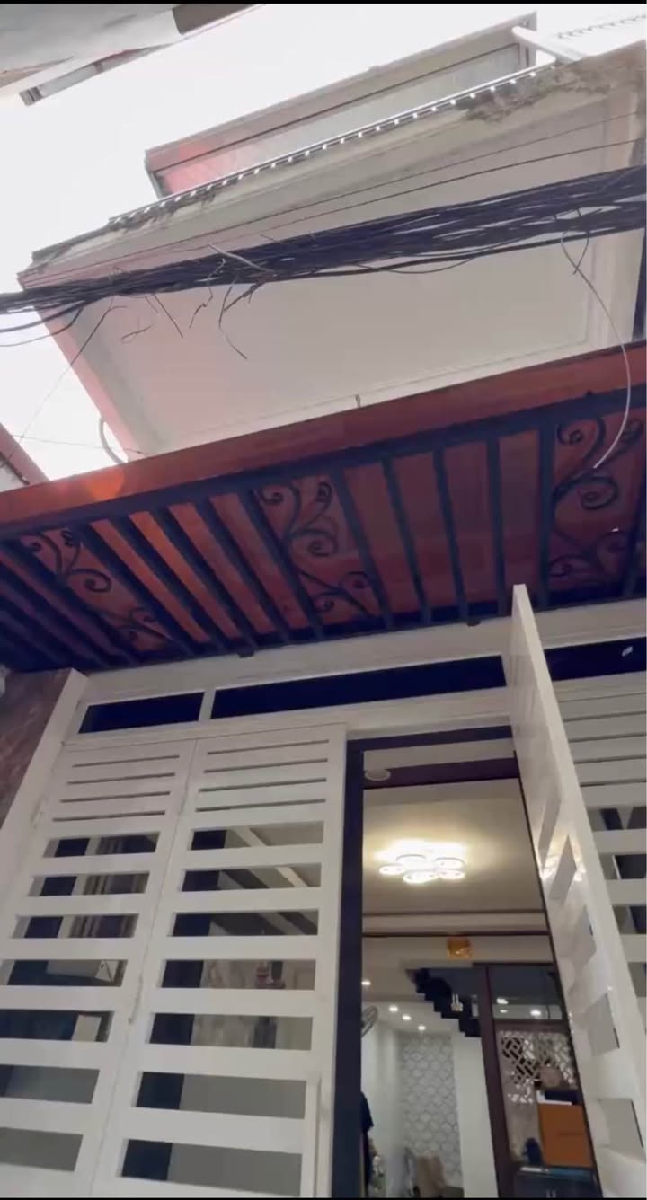 Nhà riêng 3 tầng Miếu Hai Xã 40m² giá 2.5 tỷ - Sổ đỏ chính chủ!